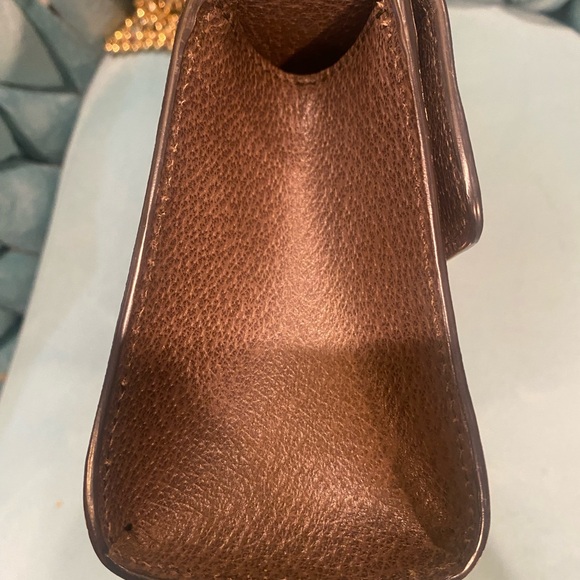 Authentic Gucci Bengal Padlock GG Supreme Shoulder Bag ๐
๐ ๐
- Picture 8 of 14